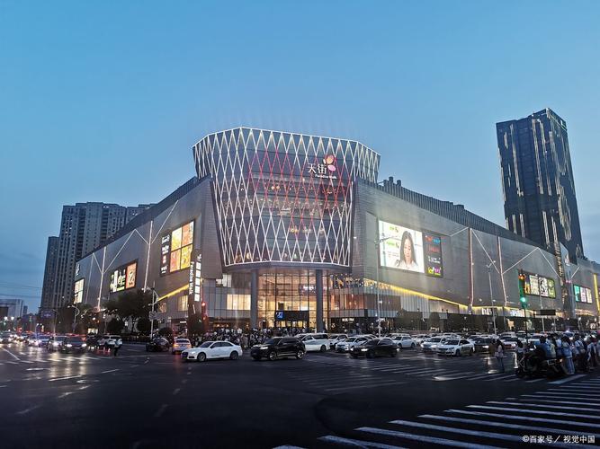 杭州排名前十的购物中心是哪些? 1,杭州大厦:一线品牌最全,年销售最高