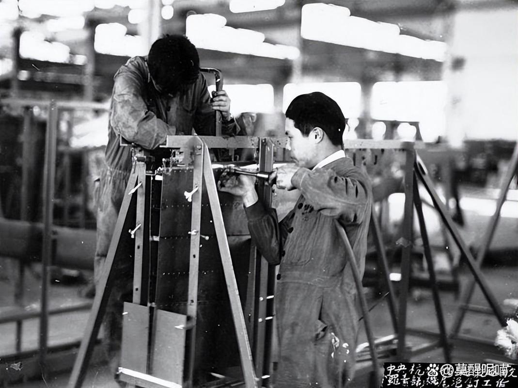 1934年,杭州飞机厂制造飞机的照片,ai乱入?还是确实如此先进?